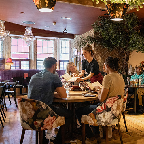 restaurant dining room layout